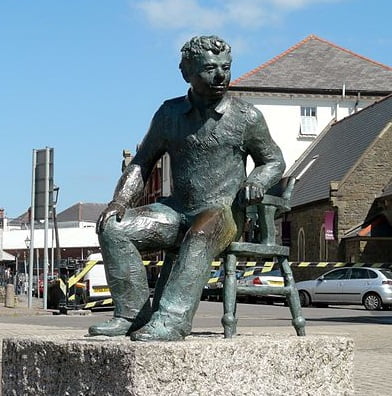 Dylan Thomas statue - St Davids Day EFL Lesson