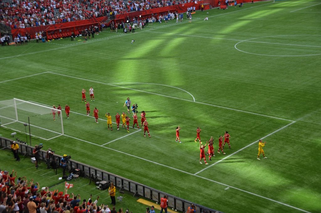 women's football - canada - corner kick